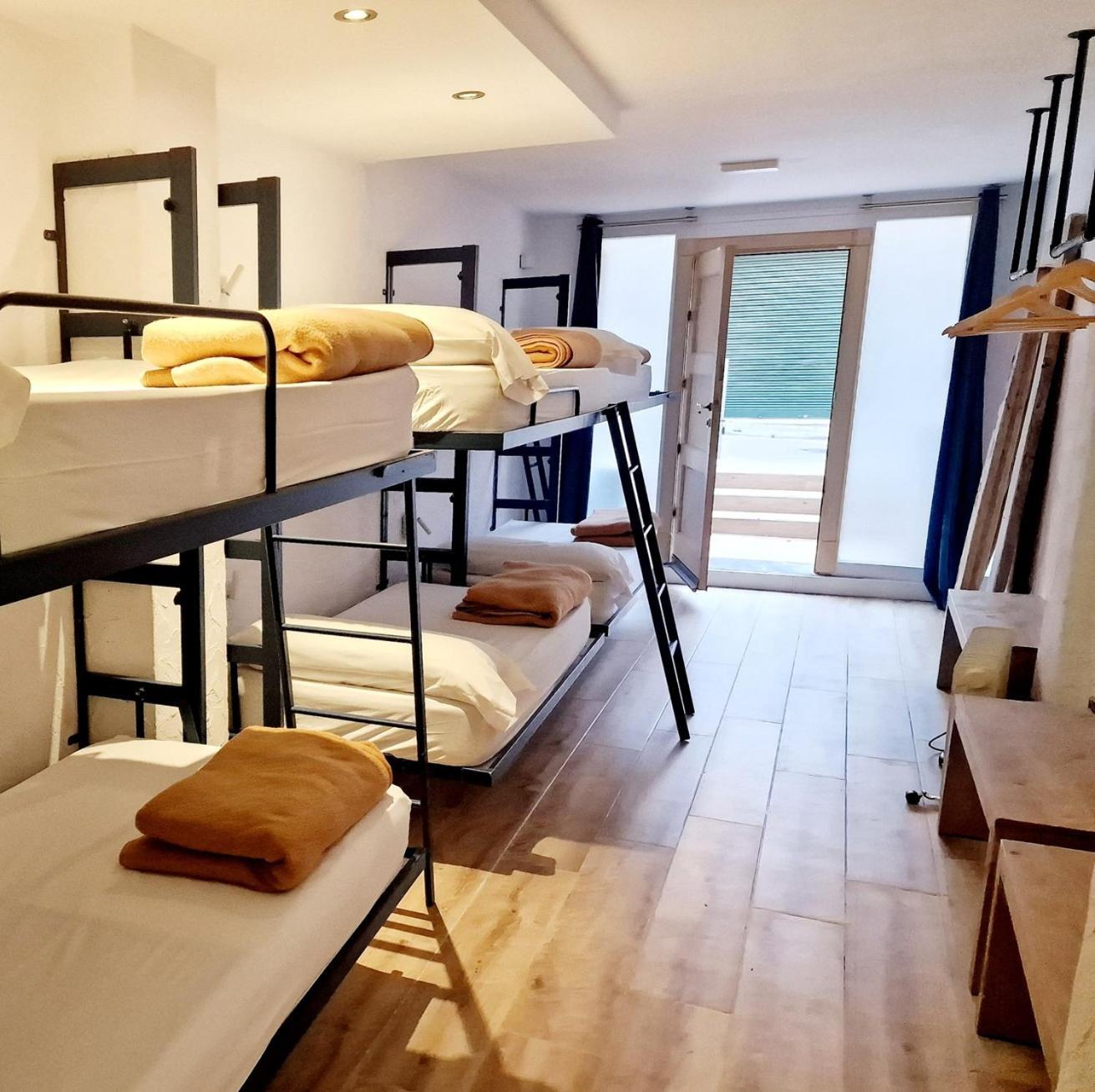Y Hostel - Albergue Juvenil PMI Eksteriør bilde