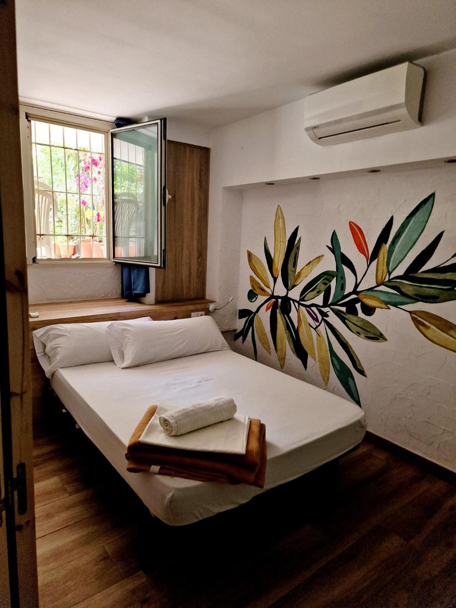 Y Hostel - Albergue Juvenil PMI Eksteriør bilde