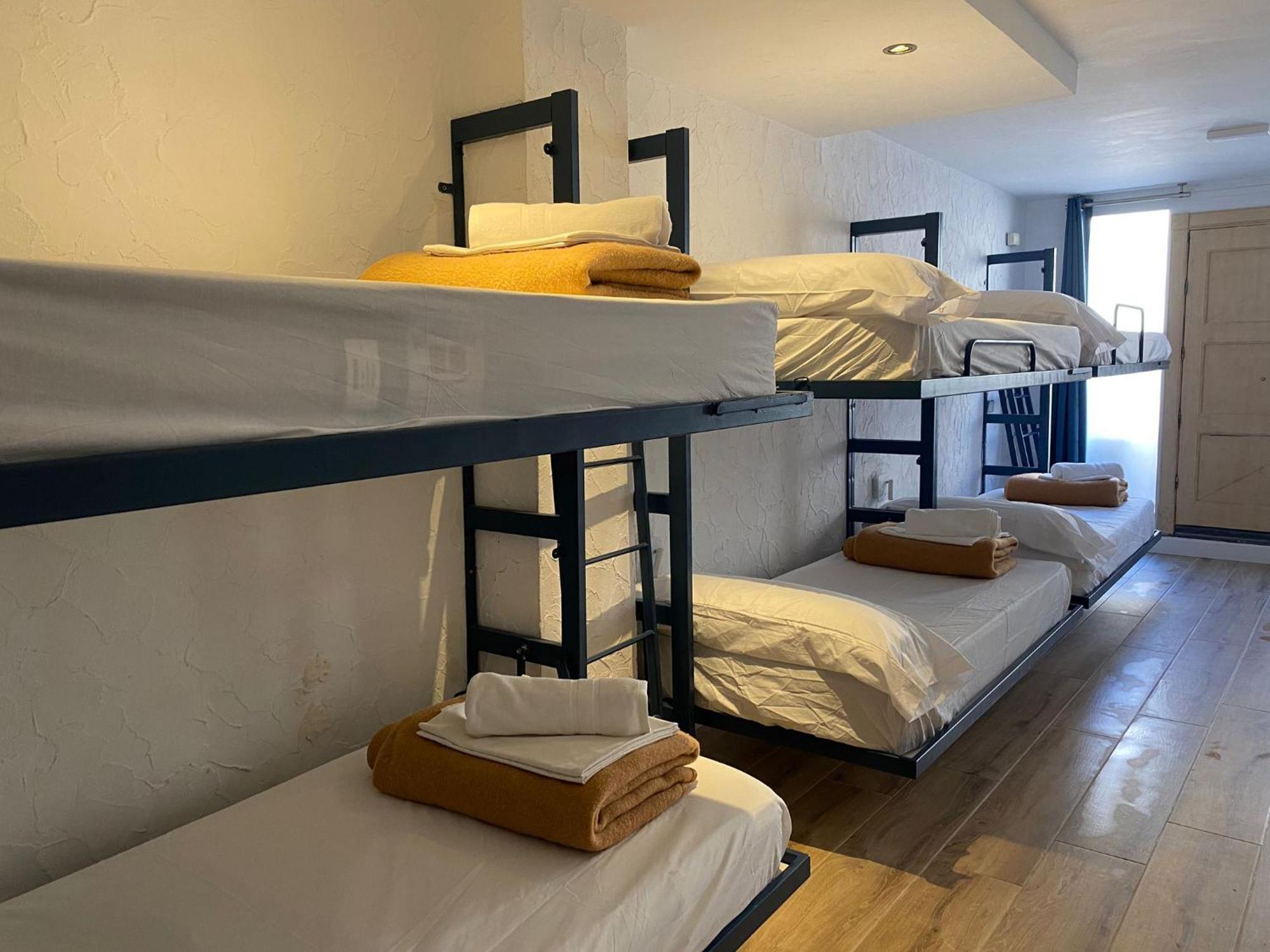 Y Hostel - Albergue Juvenil PMI Eksteriør bilde